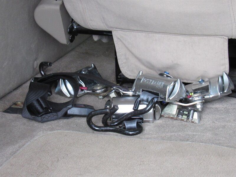 Used 2004 Chevrolet Express 2500 RWD image 16