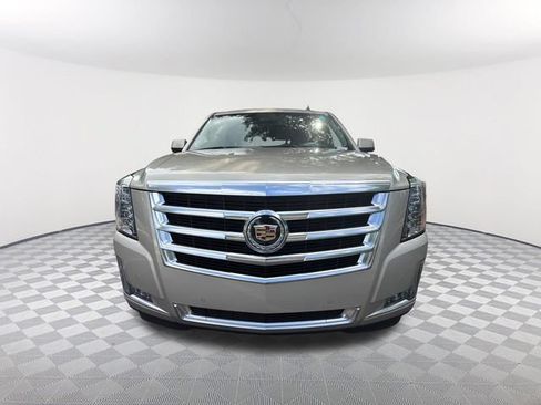 Used 2015 Cadillac Escalade ESV Luxury RWD image 2