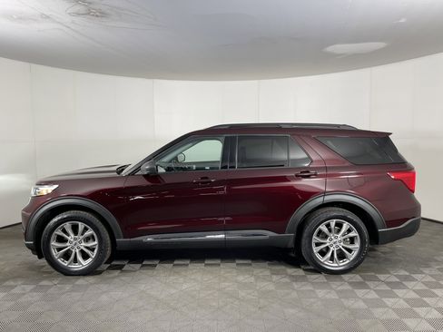 Used 2022 Ford Explorer XLT w/ Equipment Group 202A image 3