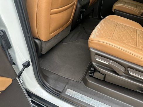 Used 2021 Cadillac Escalade ESV Sport RWD image 32