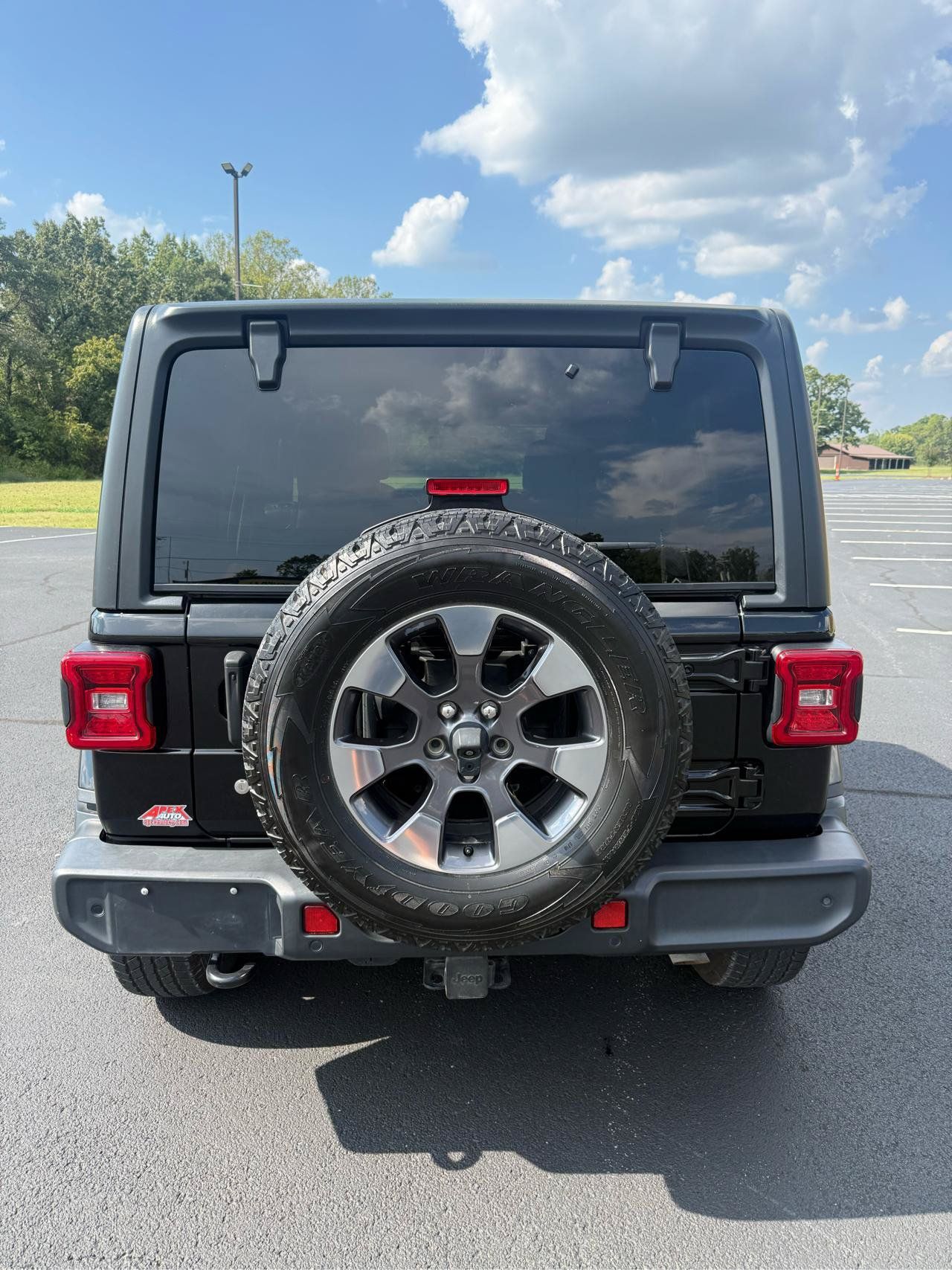 Used 2018 Jeep Wrangler Unlimited Sahara AWD/4WD image 8