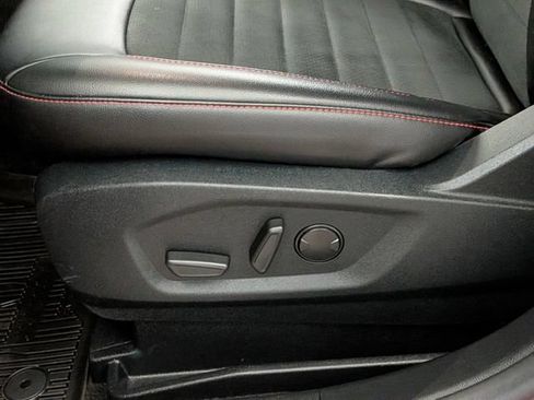 Used 2021 Ford Edge ST-Line w/ Cold Weather Package AWD/4WD image 13
