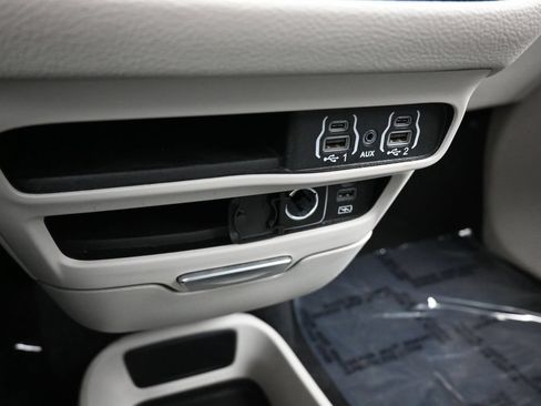 Used 2022 Chrysler Pacifica Touring-L FWD image 25