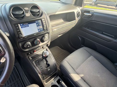 Used 2012 Jeep Compass Latitude FWD image 22