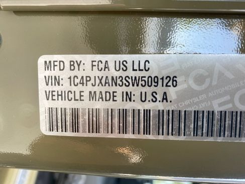 Used 2025 Jeep Wrangler Sport AWD/4WD image 28