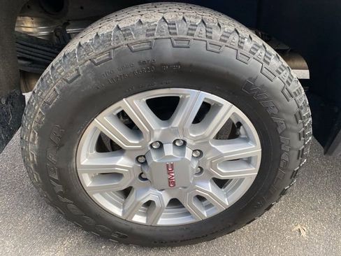 Used 2024 GMC Sierra 2500 SLT w/ SLT Premium Package image 13