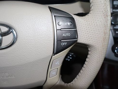 Used 2011 Toyota Avalon Limited FWD image 21