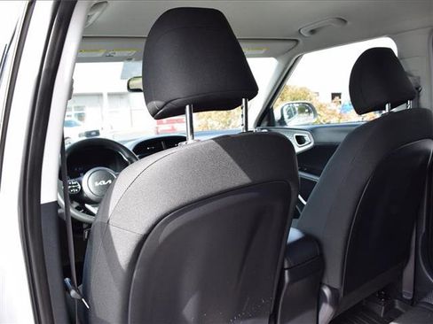 Used 2023 Kia Soul LX w/ LX Technology Package image 30