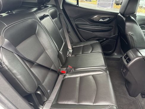 Used 2024 GMC Terrain SLT image 22