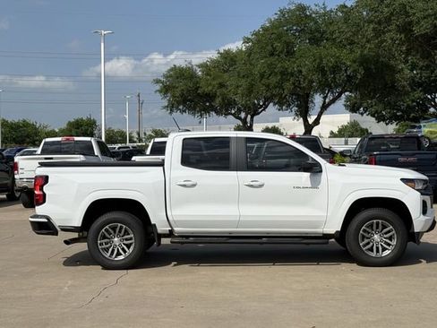 Used 2024 Chevrolet Colorado LT RWD image 3