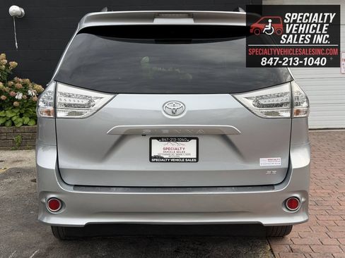 Used 2014 Toyota Sienna SE FWD image 11