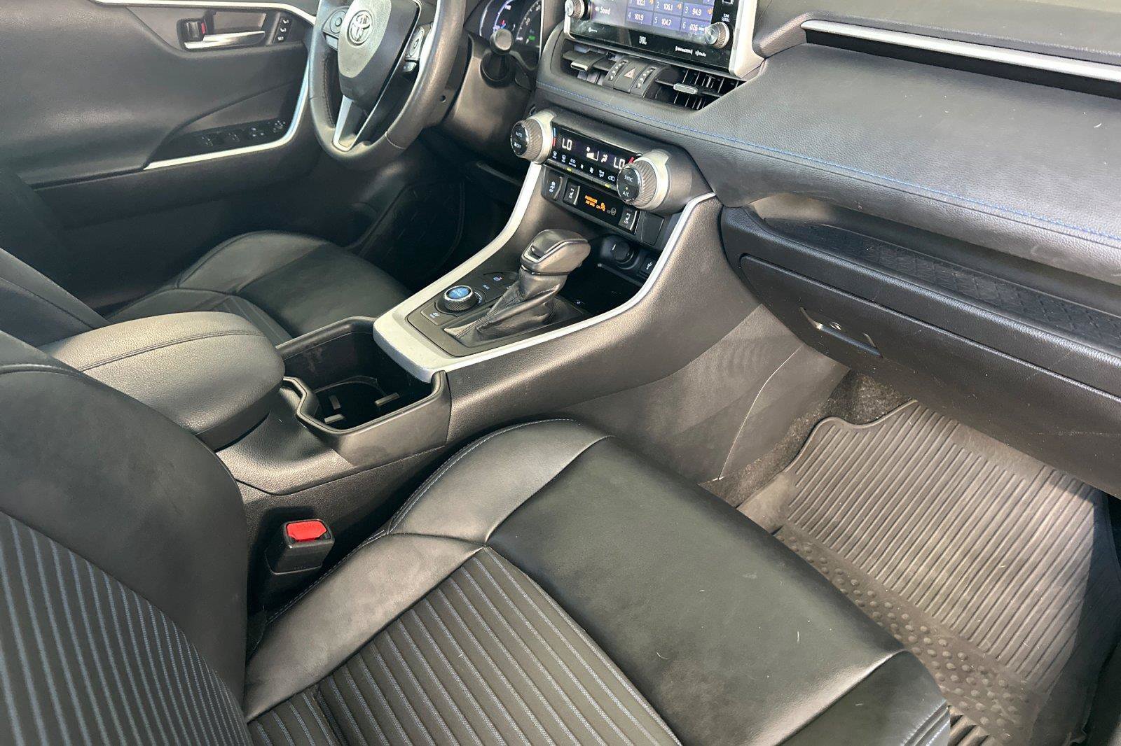 Used 2022 Toyota RAV4 XSE AWD/4WD image 15