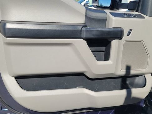 Used 2017 Ford F550 2WD Regular Cab Super Duty image 10