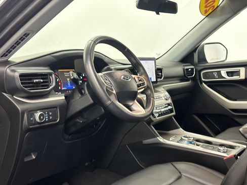 Used 2022 Ford Explorer XLT w/ Equipment Group 202A image 14