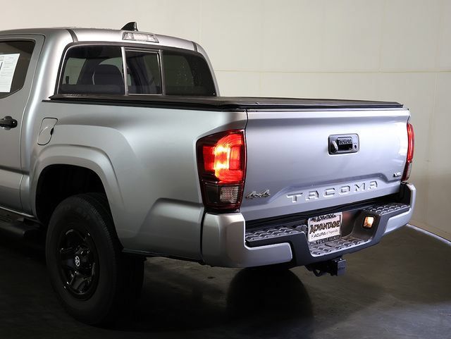 Used 2022 Toyota Tacoma SR AWD/4WD image 12