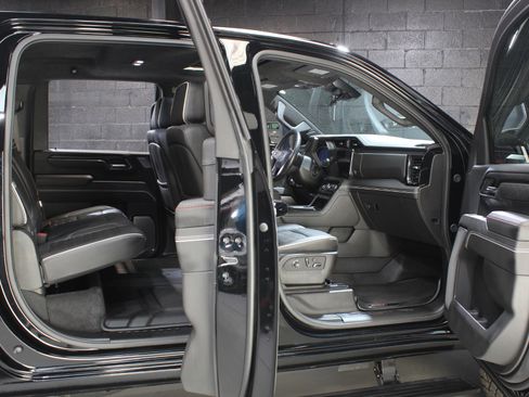 Used 2024 GMC Sierra 2500 AT4X image 37