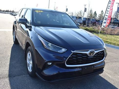 Used 2023 Toyota Highlander LE image 9