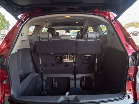 Used 2023 Toyota Sienna Limited FWD image 10