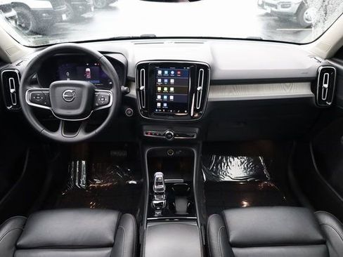 Used 2024 Volvo XC40 B5 Plus w/ Climate Package image 13
