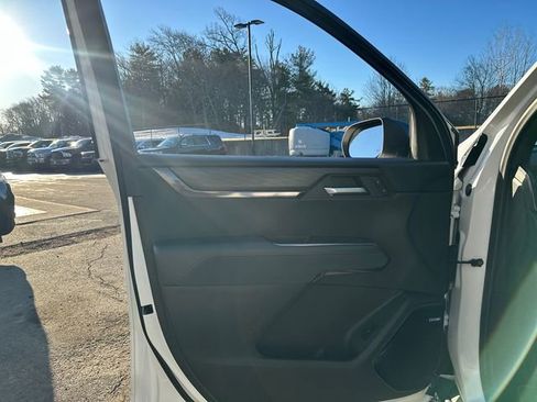 Used 2025 GMC Acadia AT4 w/ Luxury Package image 26