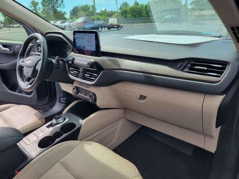 Used 2020 Ford Escape Titanium FWD image 28