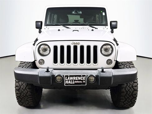 Used 2018 Jeep Wrangler Unlimited Sahara w/ Connectivity Group image 2