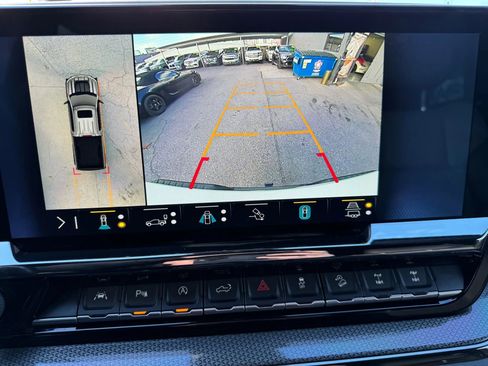 Used 2022 Chevrolet Silverado 1500 ZR2 w/ Technology Package image 30