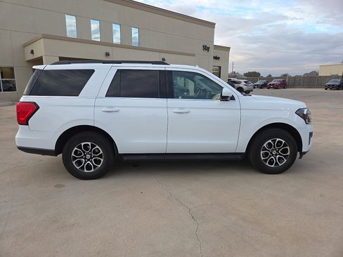 Used 2024 Ford Expedition XLT image 6