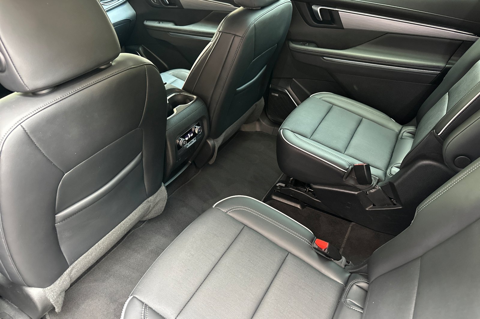 Used 2025 Buick Enclave Preferred AWD/4WD image 12