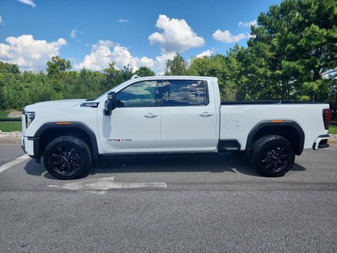 Used 2025 GMC Sierra 2500 AT4 w/ AT4 Premium Plus Package AWD/4WD image 2