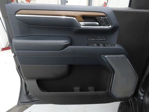 Used 2023 Chevrolet Silverado 1500 High Country image 9