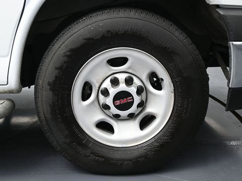 Used 2024 GMC Savana 2500 w/ Driver Convenience Package image 14