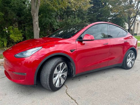 Used 2021 Tesla Model Y Long Range image 8