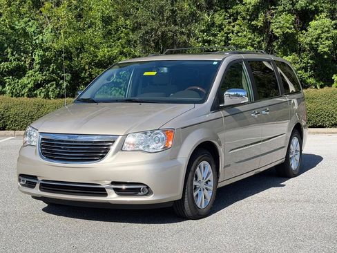 Used 2016 Chrysler Town & Country Limited Platinum FWD image 1