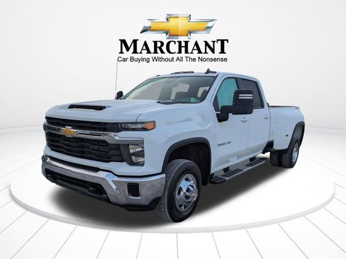Used 2024 Chevrolet Silverado 3500 LT image 8