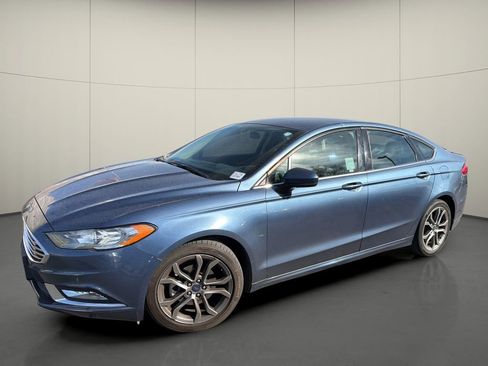 Used 2018 Ford Fusion SE w/ Equipment Group 201A image 3