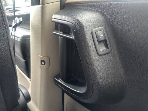 Used 2019 Dodge Grand Caravan SXT image 28