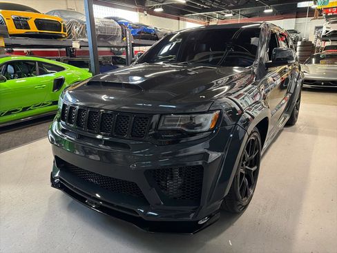 Used 2018 Jeep Grand Cherokee Trackhawk AWD/4WD image 10