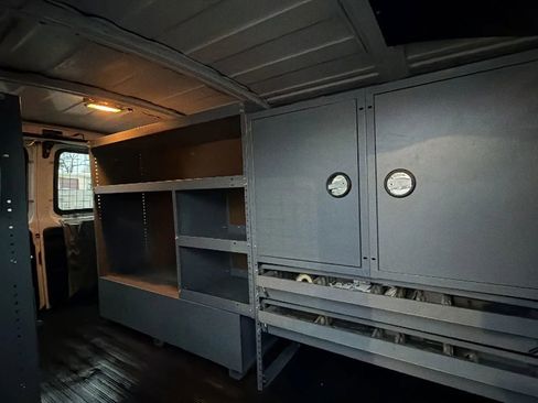 Used 2009 Chevrolet Express 2500 Van 3D image 13