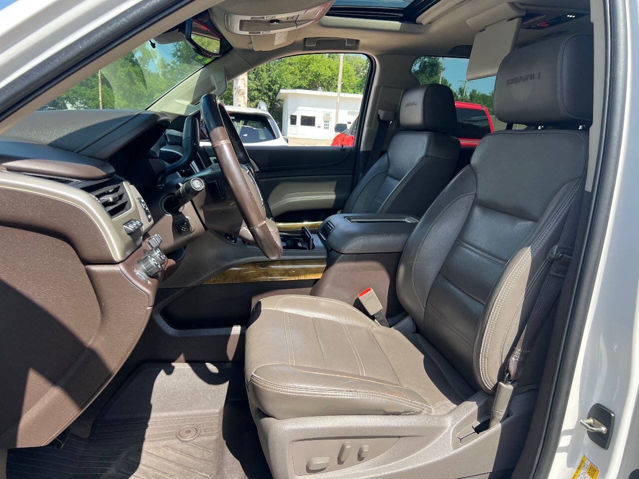 Used 2017 GMC Yukon Denali w/ Open Road Package AWD/4WD image 9