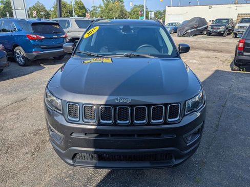 Used 2018 Jeep Compass Latitude image 2