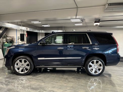 Used 2020 Cadillac Escalade Premium Luxury image 7