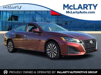 Used 2023 Nissan Altima 2.5 SV image 1