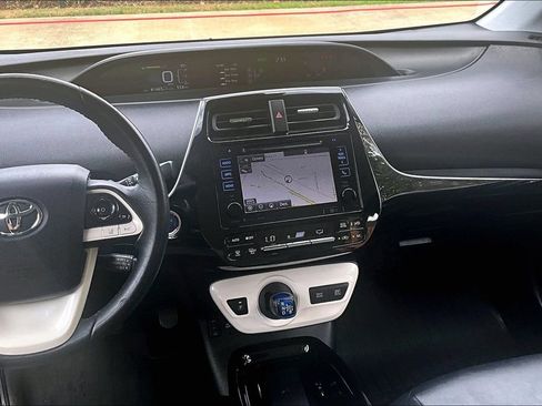 Used 2017 Toyota Prius Four FWD image 8