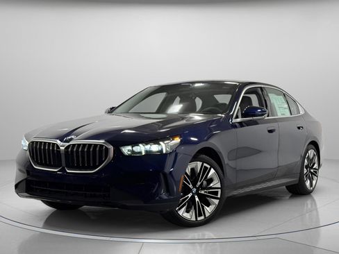New 2026 BMW 530i xDrive w/ Premium Package image 2