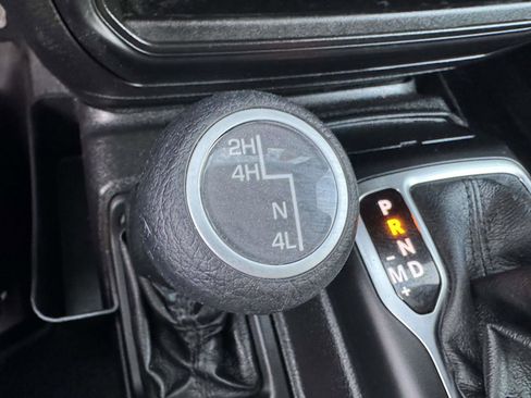 Used 2022 Jeep Gladiator Sport AWD/4WD image 39