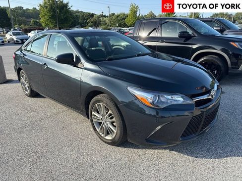 Used 2015 Toyota Camry SE FWD image 1