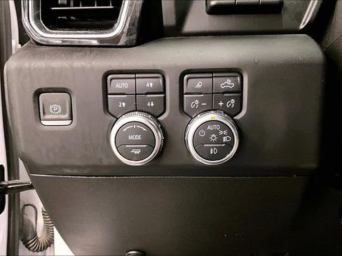 Used 2024 GMC Sierra 3500 Denali w/ Denali Reserve Package AWD/4WD image 40