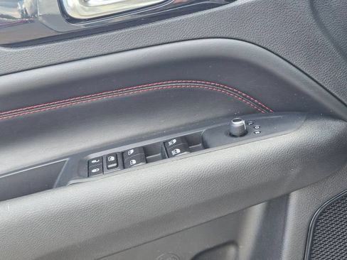 Used 2025 Jeep Compass Trailhawk AWD/4WD image 37