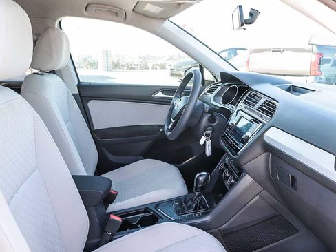 Used 2018 Volkswagen Tiguan S image 17